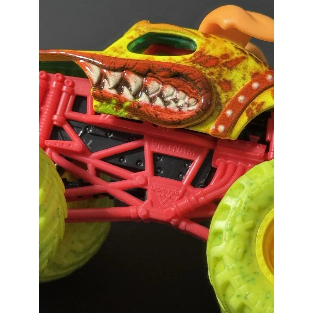 Monster Jam Truck Monster Mutt Rottweiler Zombie Invasion